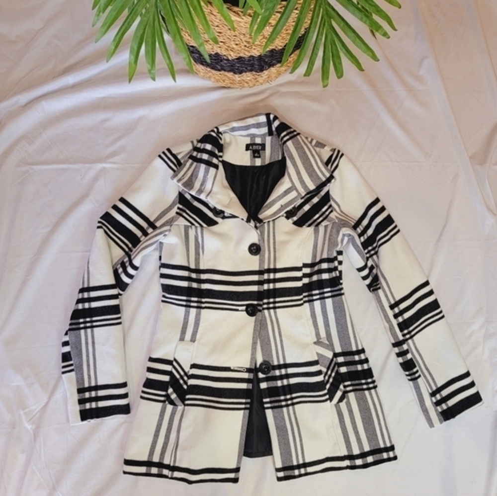 A Byer black and white plaid pea coat size L